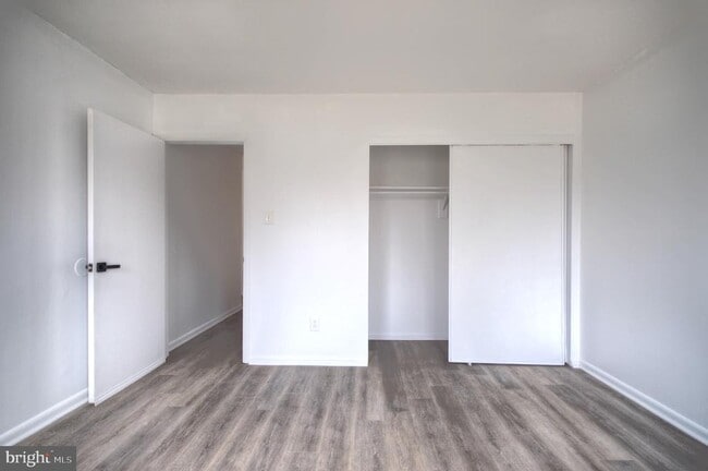 Building Photo - 49 Brambling Ln