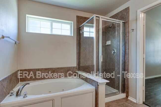 Building Photo - 130 Carmel Dr