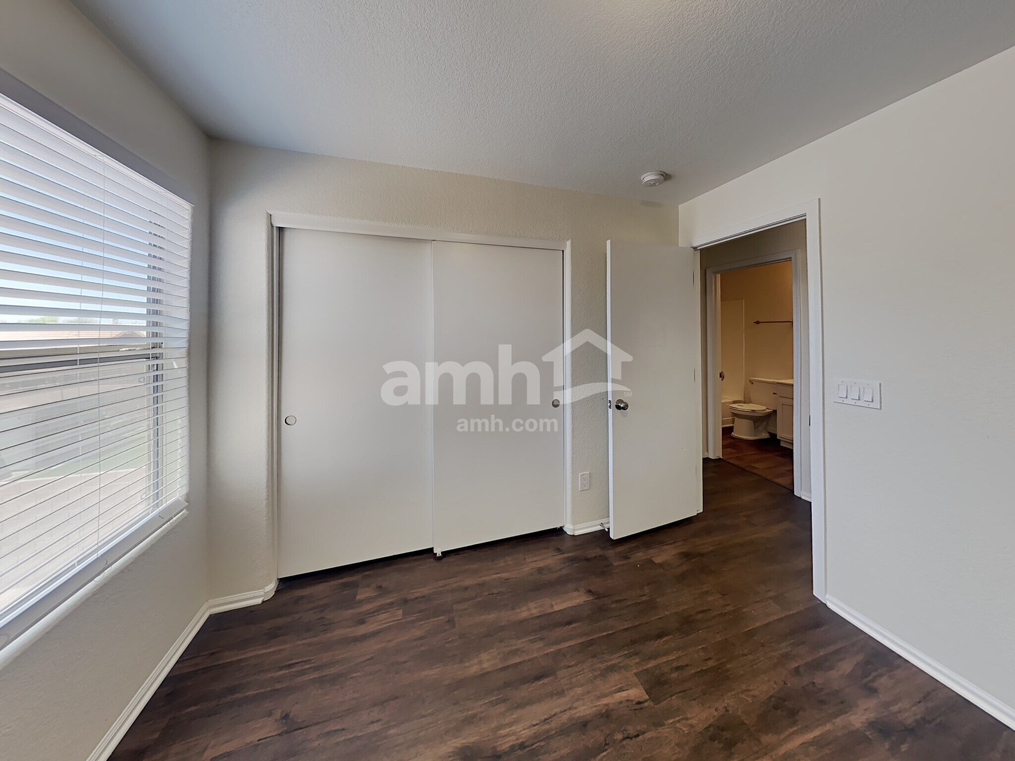 Building Photo - 16007 W Moreland St