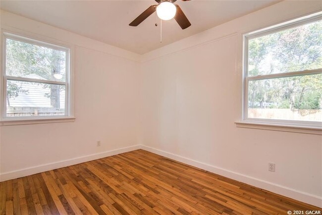 Building Photo - 1028 NE 7th Ave