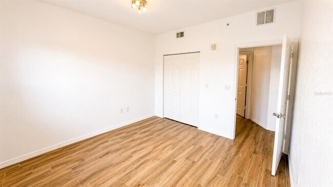 Building Photo - 1064 N Tamiami Trl