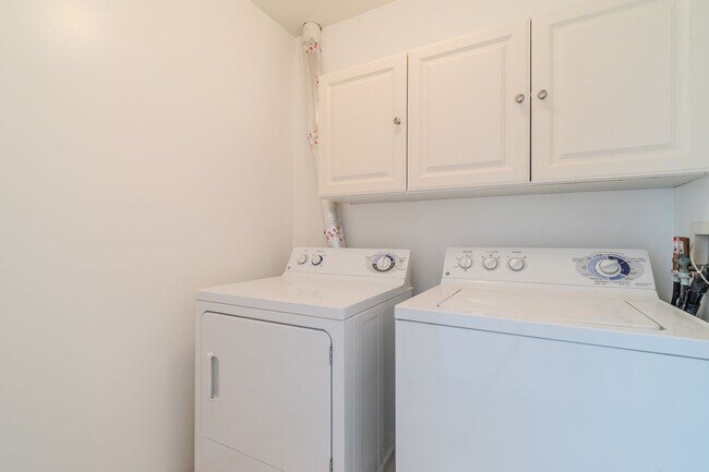 Building Photo - Charming 2-Bed 2.5-Bath with Attached Garage in the desirable Northville Twp (AVAILABLE NOW!)