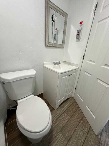 Building Photo - 226 E Cedarwood Cir