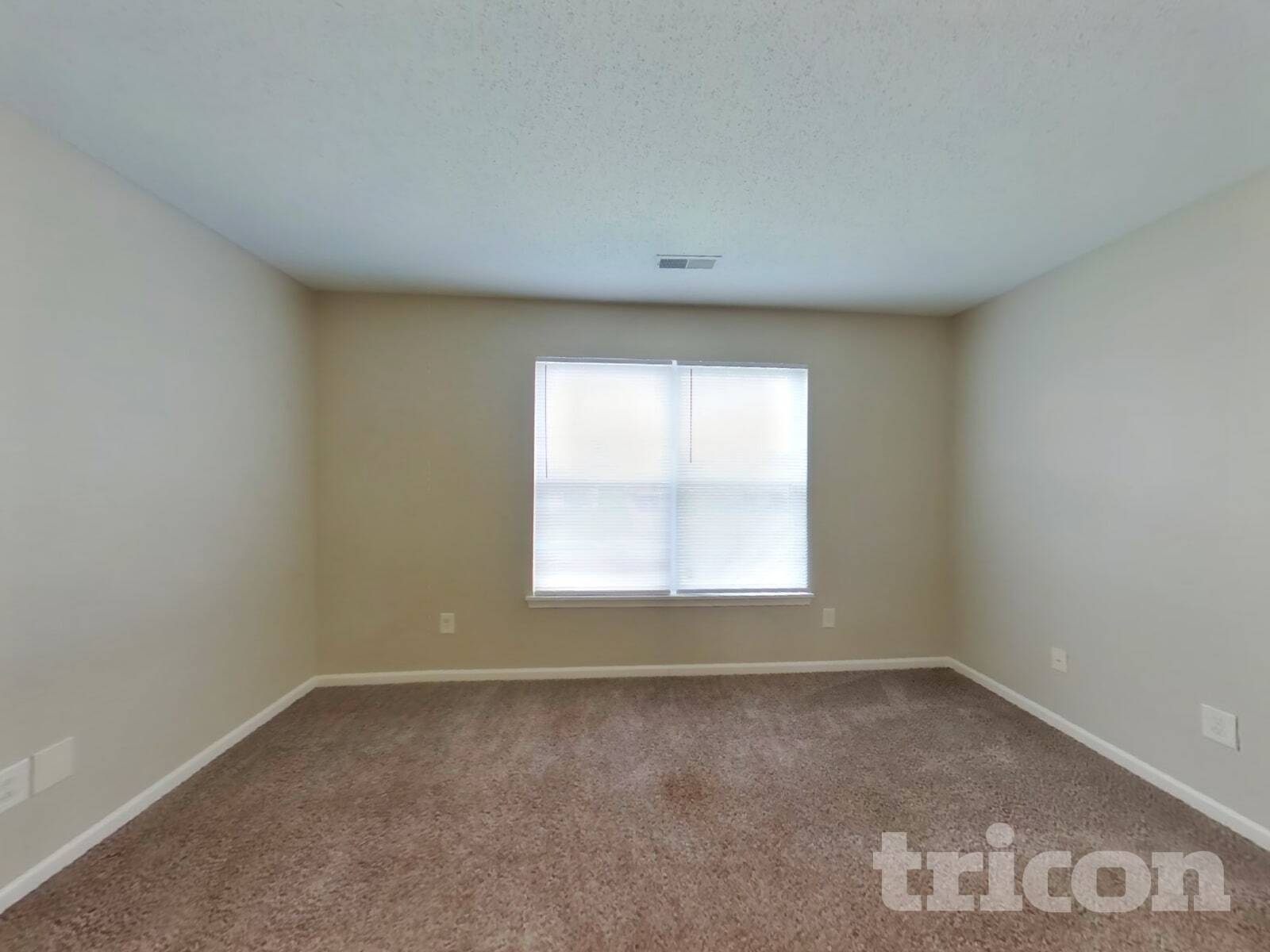 Building Photo - 2195 Lakecrest Dr