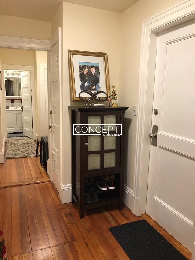 Building Photo - 1463 Beacon St