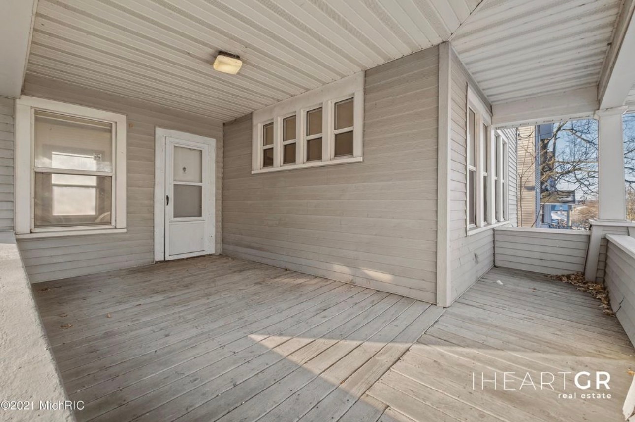 Building Photo - 58 Caledonia St NE