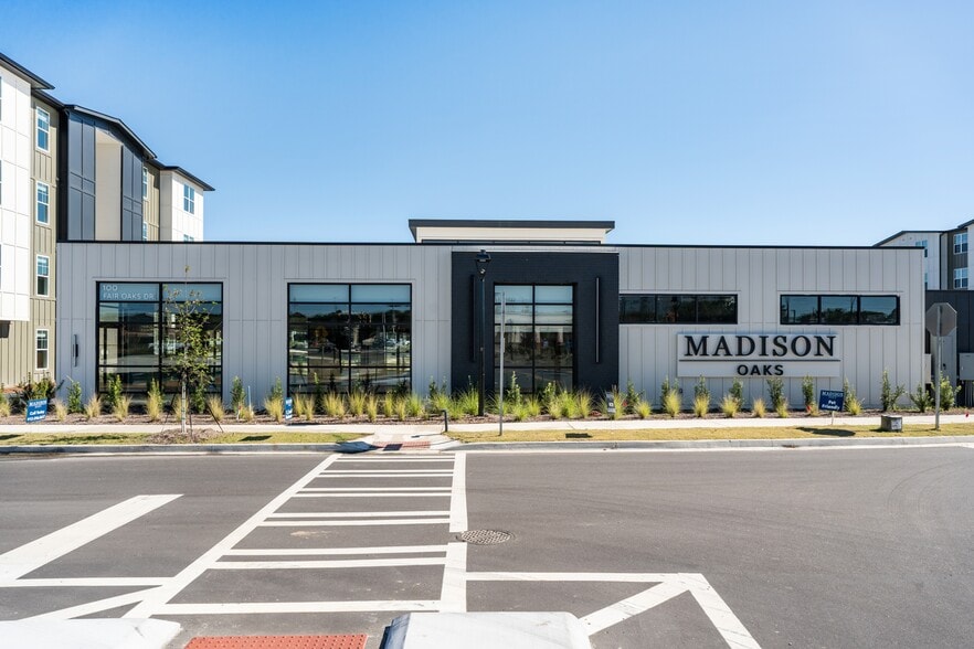 Primary Photo - Madison Oaks