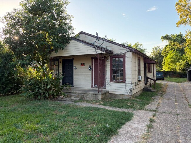 Building Photo - 704 Carrollton St