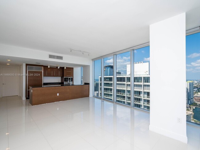 Building Photo - 475 Brickell Ave