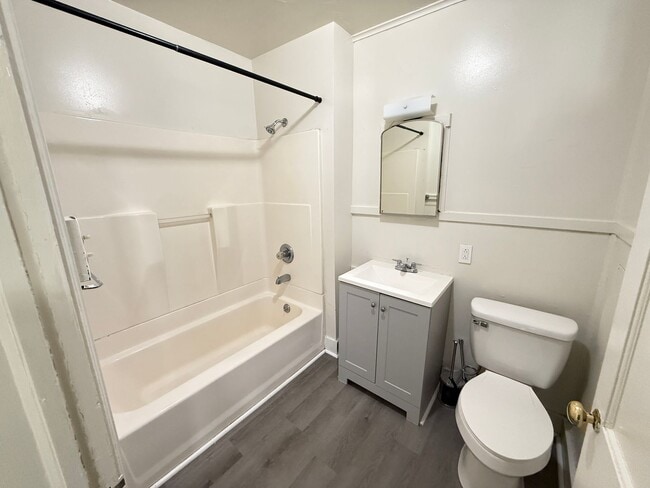 Building Photo - 346 1st St