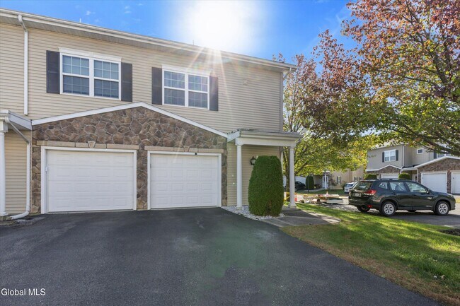 Building Photo - 401 Avalon Pl