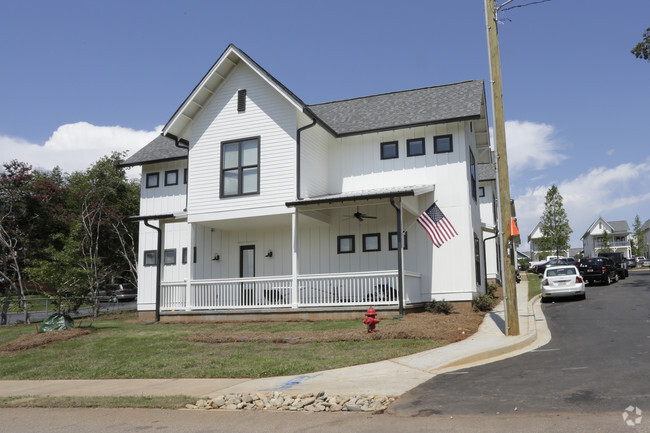 Building Photo - The District at Clemson | Student Housing