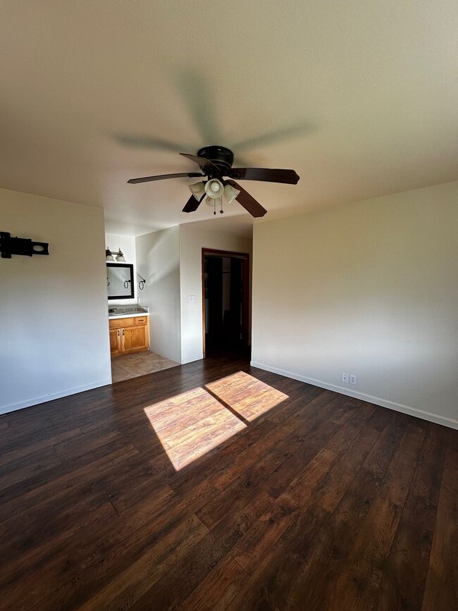 Building Photo - 15-1300 Railroad Ave. Keaau, HI 96749