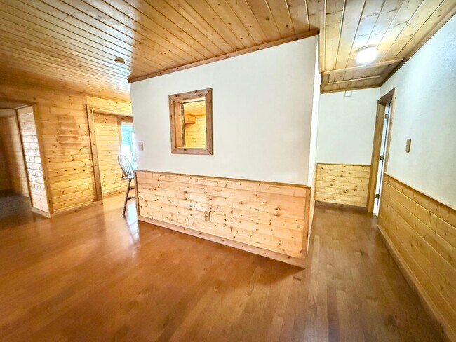 Building Photo - 284 CR 202