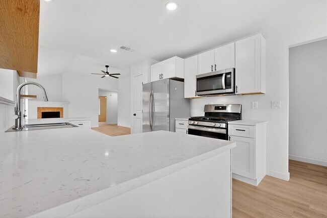 Building Photo - 14305 Vandever St