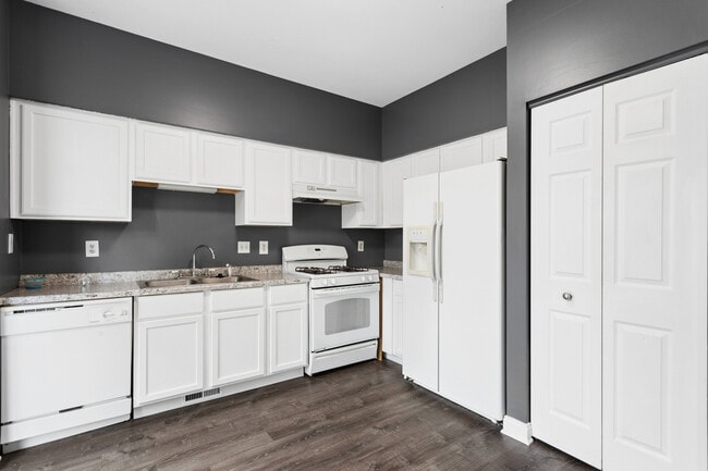 Building Photo - 21523 Franklin Cir