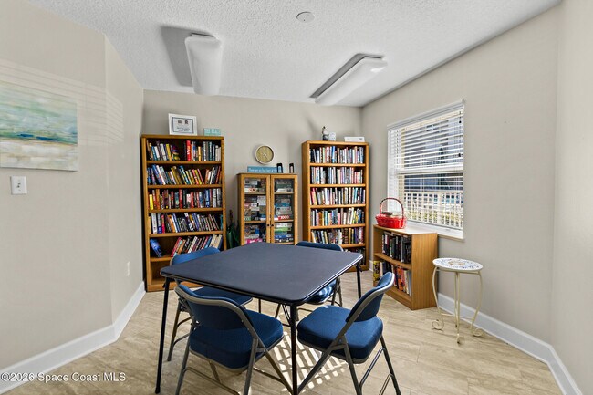 Building Photo - 606 Shorewood Dr