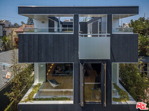 Building Photo - 21 27th Ave