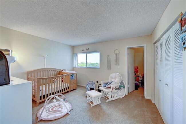 Building Photo - 731 N Pine Island Rd