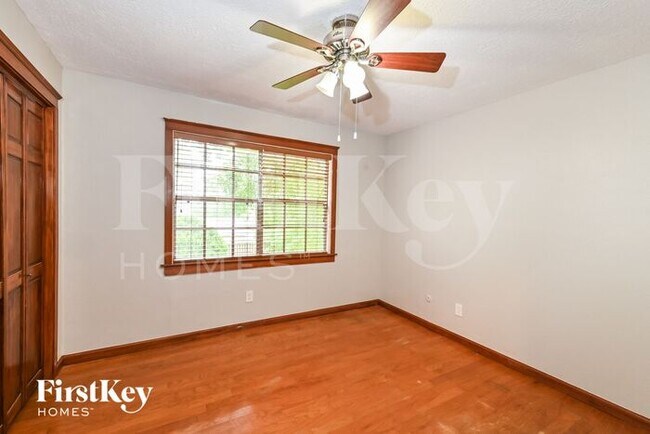 Building Photo - 4003 Chapel Square Dr