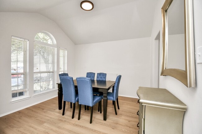 Building Photo - 19931 Roycroft Ln