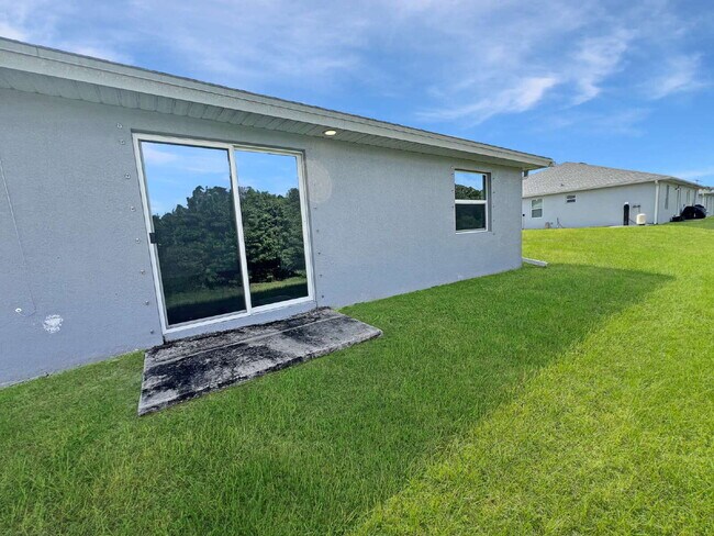 Building Photo - Move-In Special! Half Month FREE – APPLY by November 30th – Modern 3BR/2BA Duplex in Lehigh Acres...