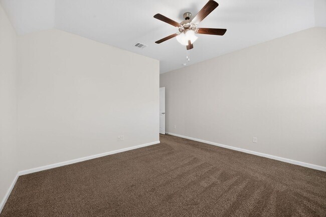 Building Photo - Beautiful Open-Concept Home with Washer/Dryer Included & Private Yard in Princeton