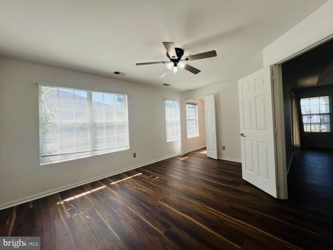 Building Photo - 8095 Lacy Dr