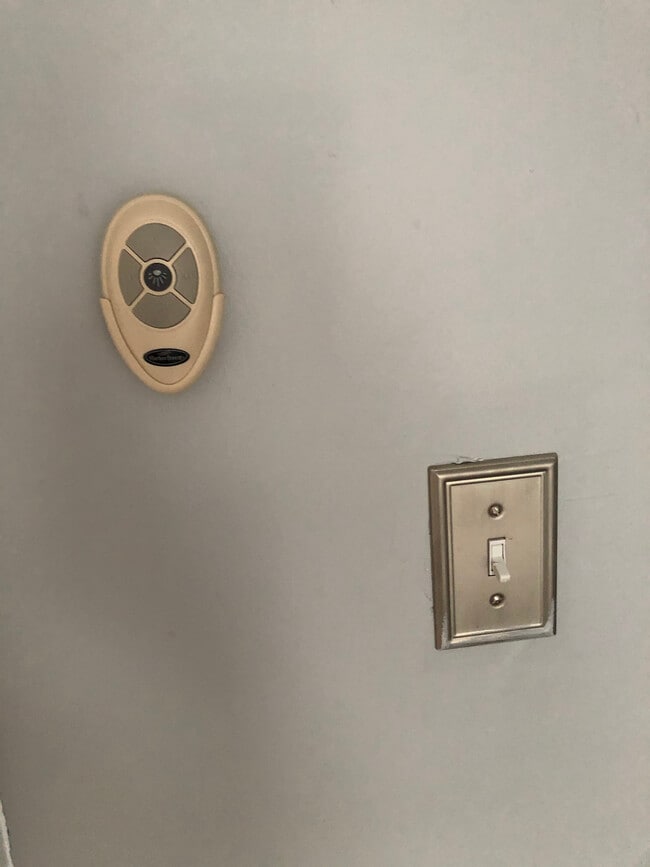 Building Photo - 405 S Vincent St