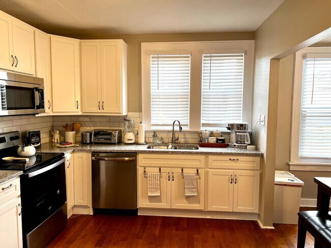 Building Photo - 1509 Clark St