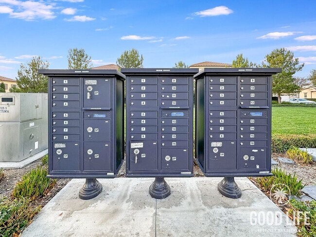 Building Photo - Stunning 3Bd/3.5Ba Home in Irvine w/Large Patio, Modern Design and 2 Master Suites!