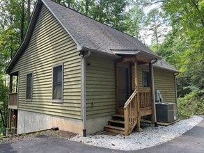 Building Photo - Beautiful 3/2 Mountain Home Rental!