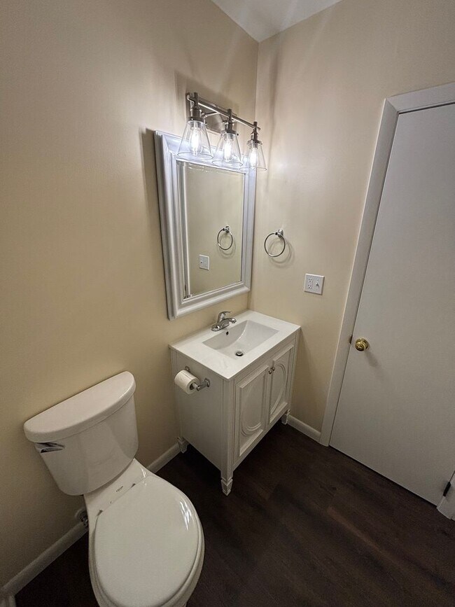 Building Photo - Newly Remodeled rancher in Halls