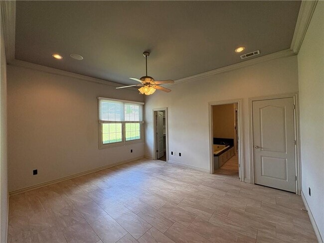 Building Photo - 2505 S Everest Ave