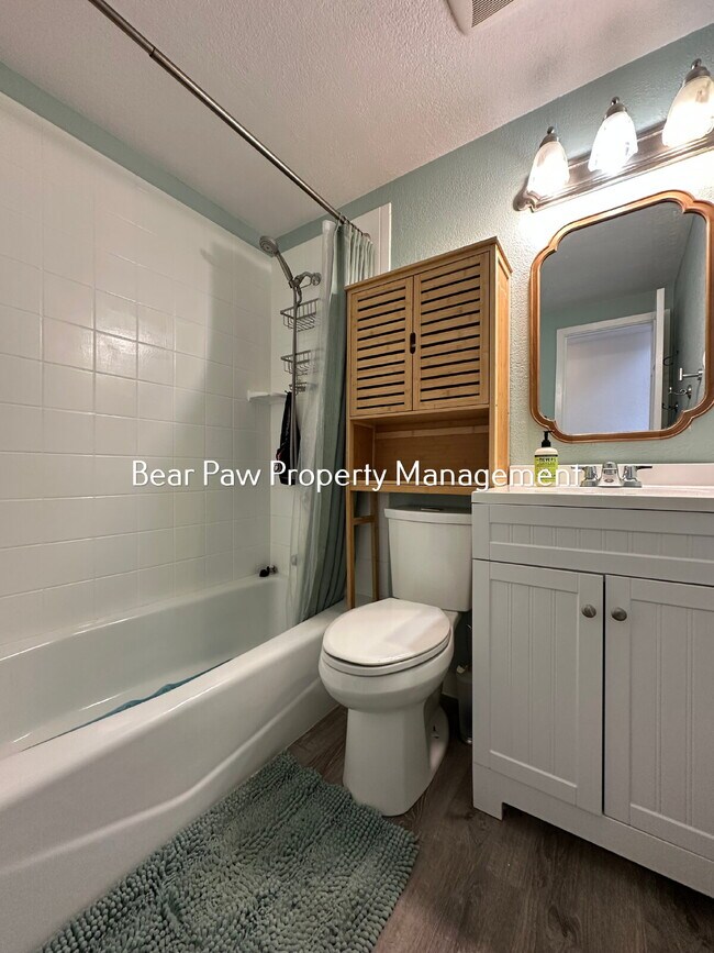 Building Photo - "Charming 3-Bedroom Retreat in Scenic Evergreen!