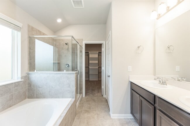 Building Photo - 2031 Stella Pne Dr