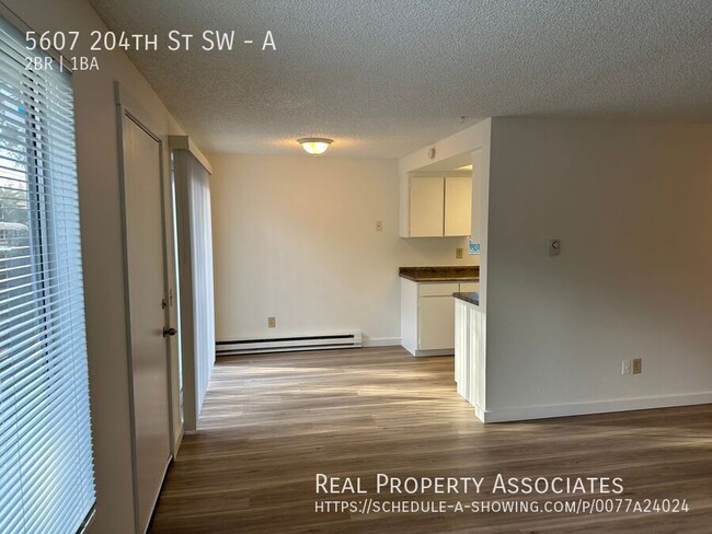 Building Photo - Lynnwood 2 Bedroom Available