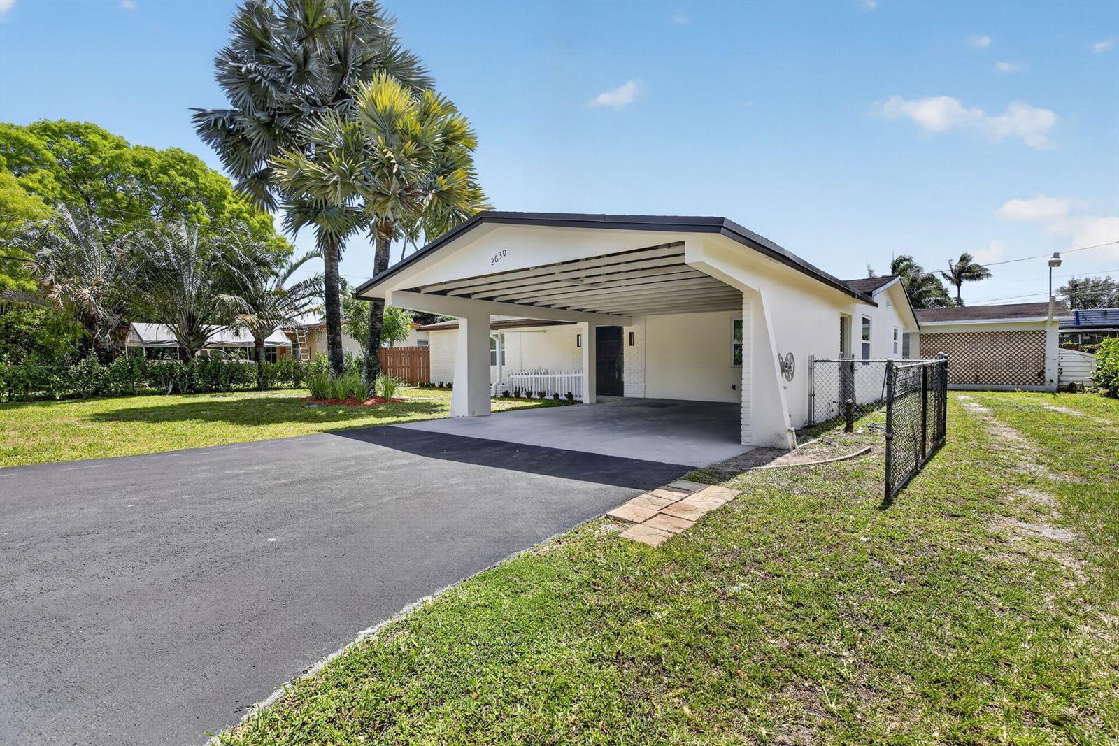 Building Photo - 2630 SW 49th Ct