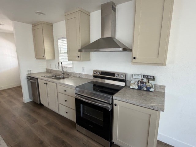 Building Photo - 2060 N Center St