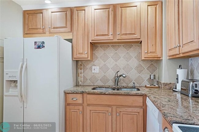 Building Photo - 3750 Galt Ocean Dr