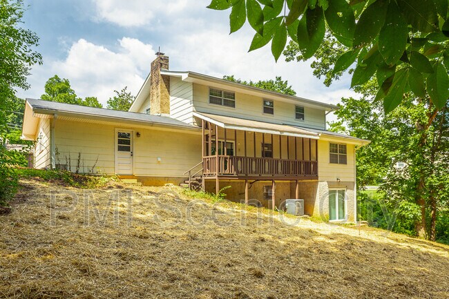 Building Photo - 508 Briar Park Ln