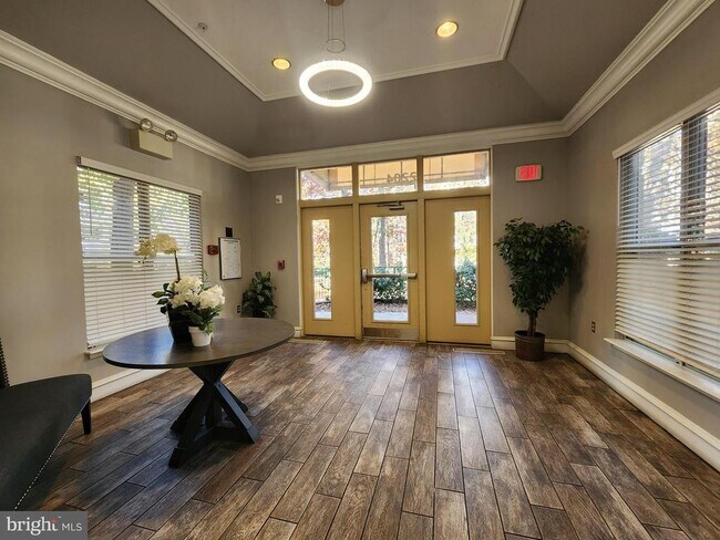 Building Photo - 2204 Westcourt Ln