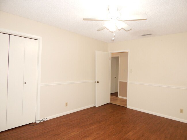 Building Photo - South Tyler, Beautiful 3 Bedroom, 2 Bath Home with RV Parking!