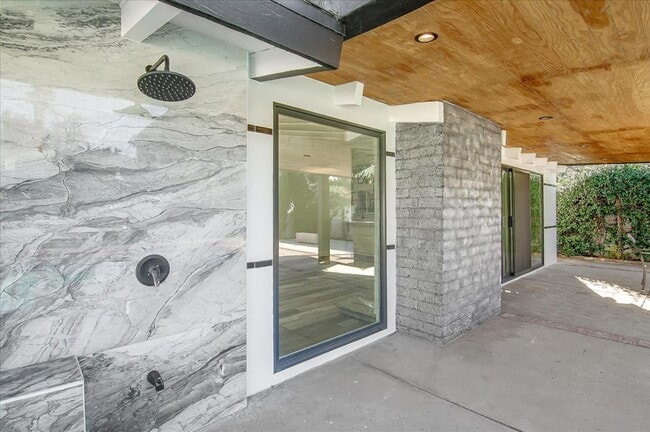 Building Photo - 6513 Corbin Ave