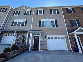 Building Photo - Beautiful Townhome in Spring Oaks!
