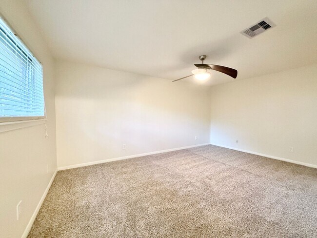 Building Photo - Elegant 3/2/2 home in Maplewood near Meyer...