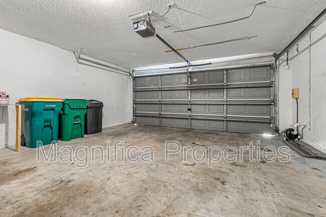 Building Photo - 1528 Vista Lake Cir