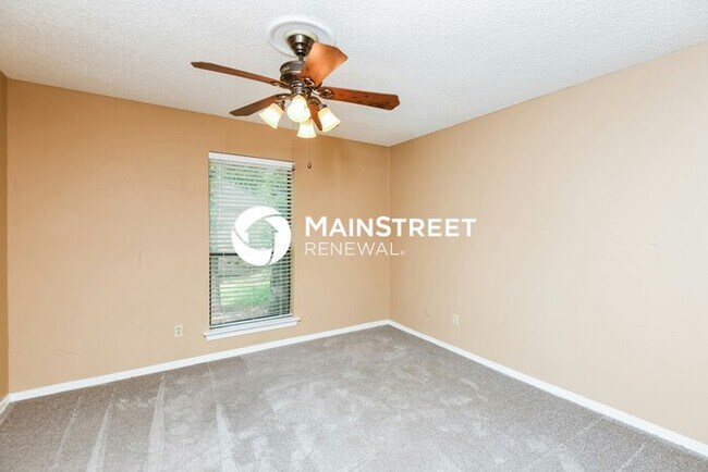 Building Photo - 4 Bedroom Pet-Friendly Home in Arlington, TX with Main Street Renewal