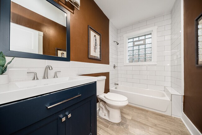 Building Photo - 215 E Mitchell Ave