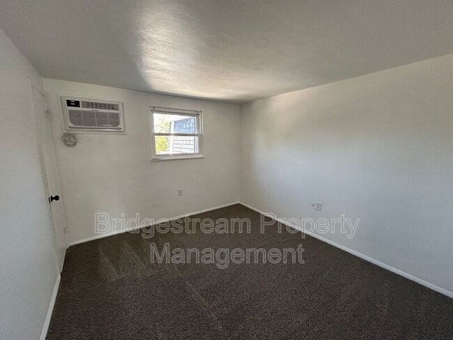 Building Photo - 149 Oak St